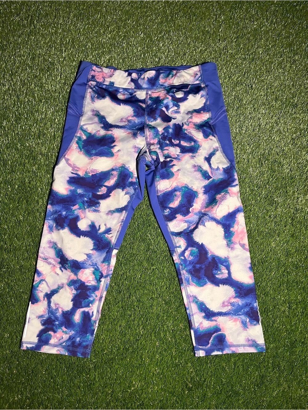 Women’s Large Champion Purple Printed Active Capri Leggings